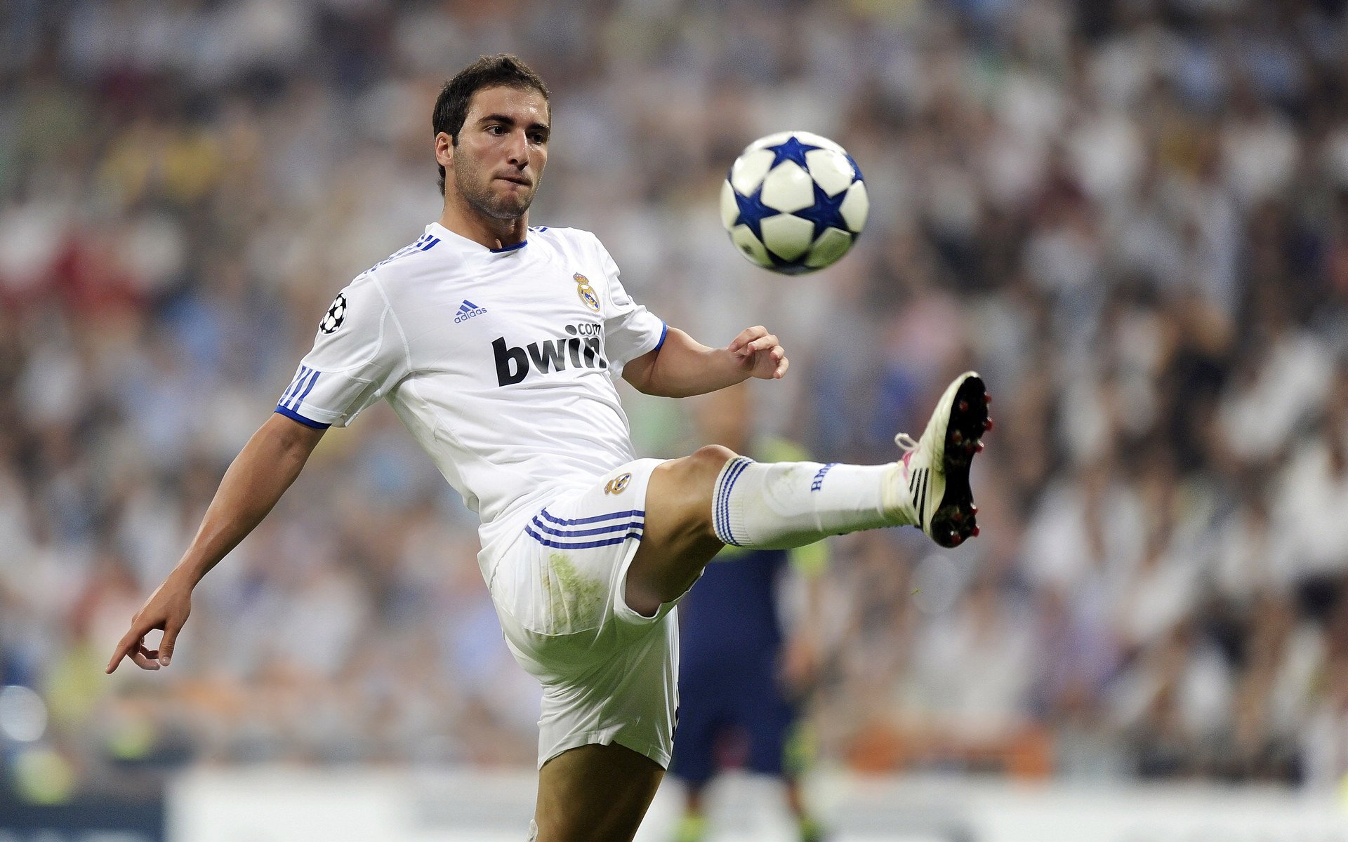 Rookie与90激战SKT分钟，反败为胜胜负难料！，德布劳内焦点对战观众掌声雷动