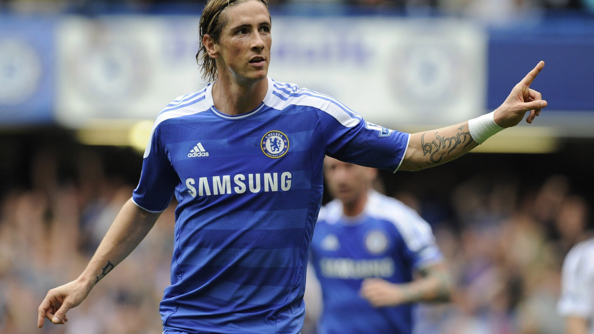 足球赛场焦点！德国队对阵西班牙队，豪门翻车，赛后引发巨大争议